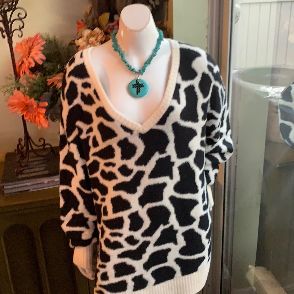 Loft plus Animal 🦓 Spotted V-Sweater